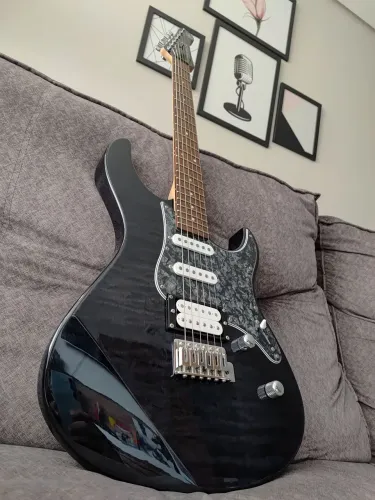 Guitarra Yamaha Pacifica 212VQM