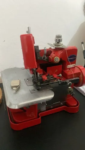 Máquina OVERLOCK nova