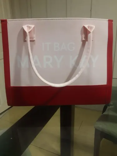 Vendo bolsa da Mary Kay, original, bem conservada, pouquíssimo uso. Linda, perfeita.