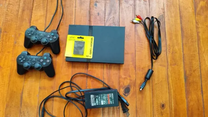 PlayStation PS Play 2 Slim Desbloqueado + 2 Controles Originais + JOGO