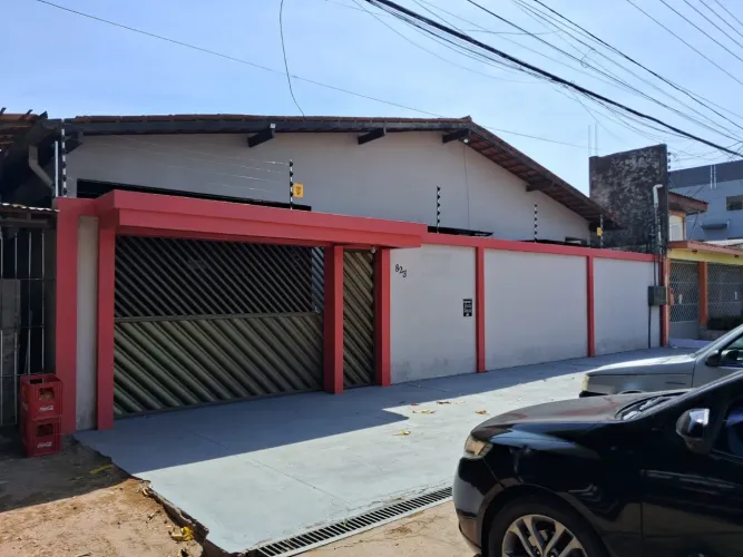 Alugo casa em vila residencial 
