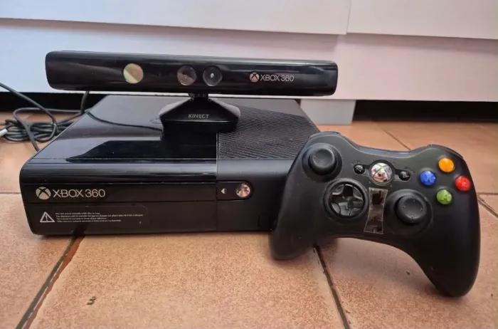 Xbox 360 Super Slim Desbloqueado + Kinect + Controle + Jogos