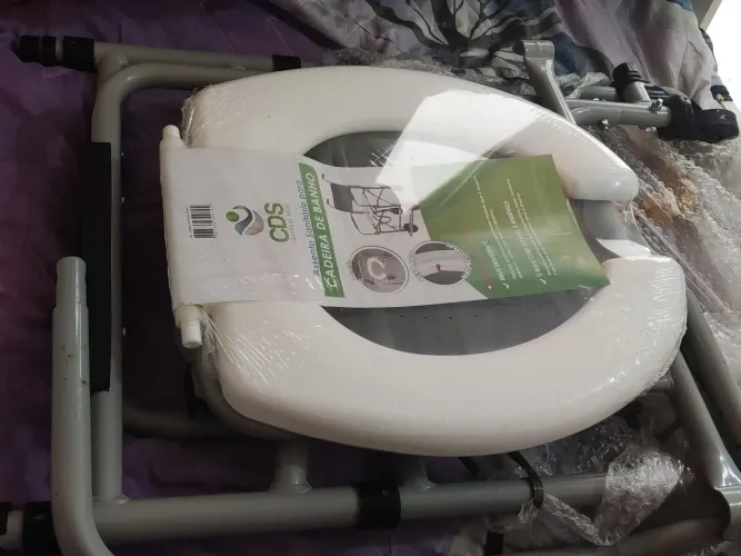 Vende-se uma cadeira de banho novinha