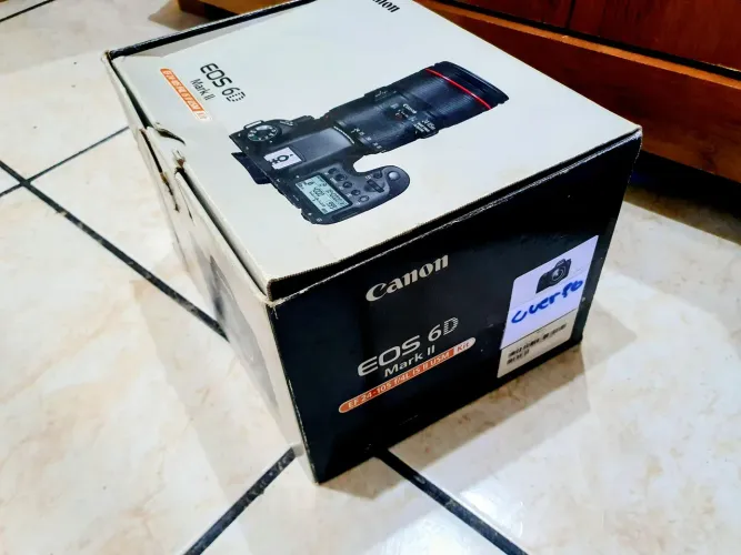Canon eos 6D Mark ii com caixa e acessórios