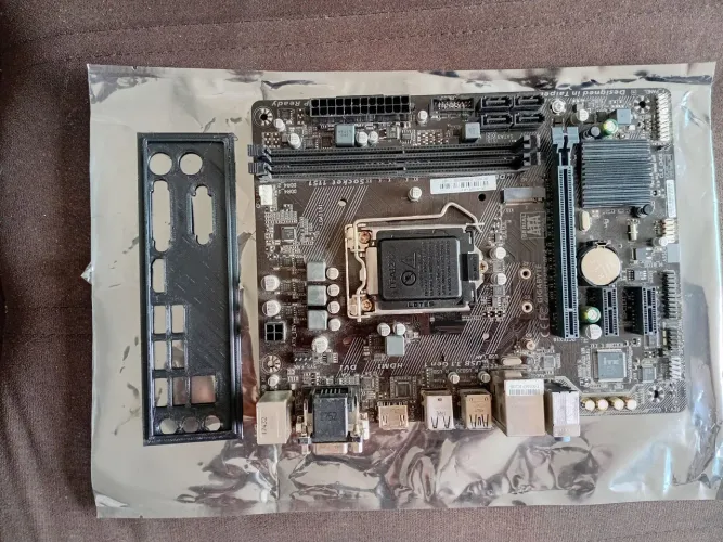 Placa mãe gigabyte h110m estado de nova