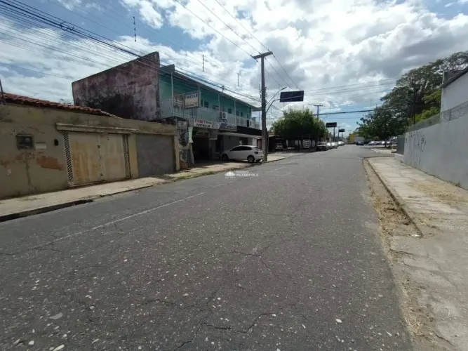 CASA COM 3 QUARTOS À VENDA NA RUA MAGALHÃES FILHO BAIRRO MARQUES