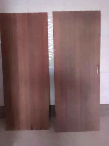 Portas a venda.
