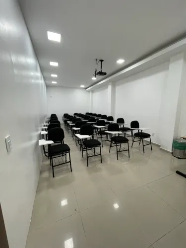 ? ALUGUEL DE SALAS PARA TREINAMENTOS, CURSOS E REUNIÕES - MANAUS