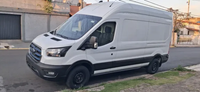 Ford E-Transit FURGÃO LONGO TETO ALTO (ELÉTRICO) 2025