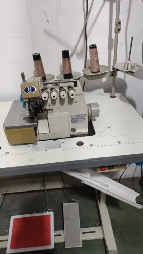 Máquina interloque industrial da marca Jack 