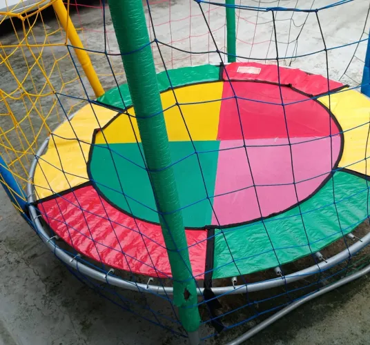 Alugo (R$50) ou vendo Pula Pula (R$325).