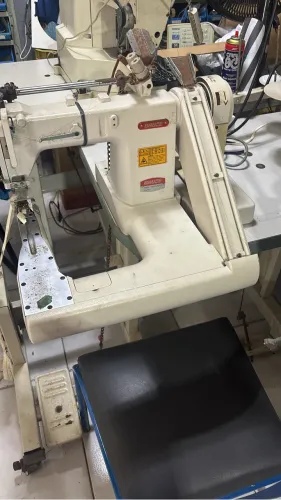 Máquina fechadeira de braço