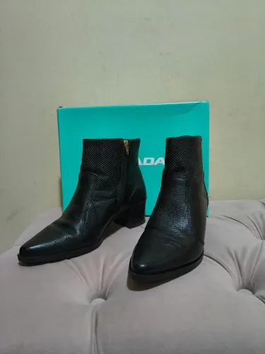 Bota feminina couro legítimo - Marca: Pegada