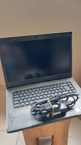 Dell Vostro i5, sem hd e bateria ruim.