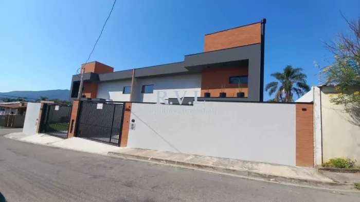 Ótimo sobrado novo à venda em Atibaia-SP. Localização privilegiada!