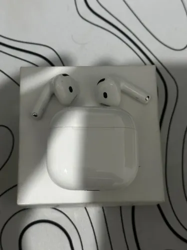 Air Pods 4