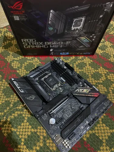 Placa Mãe B660 Asus ROG STRIX Intel LGA 1700 DDR5
