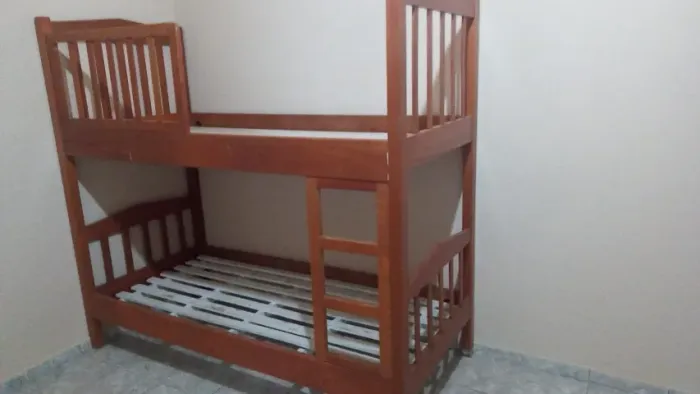 7 beliches- 150,00 cada ou 800,00 as 7- em cerejeira, sem colchoes