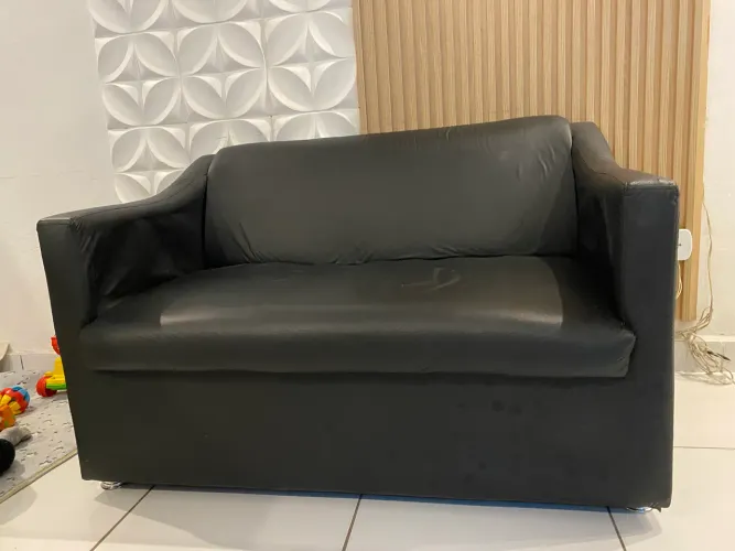 Namoradeira Preta de couro sintético