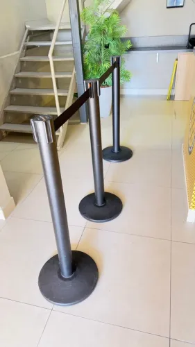 Kit 3 pedestais organizador de filas