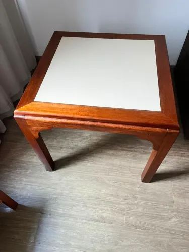 Vendo mesa em madeira maciça