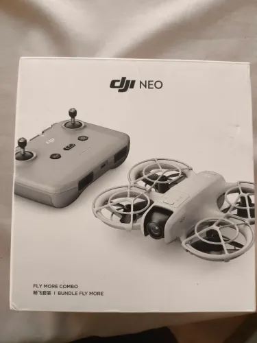 Drone DJI NEO - Fly More Combo