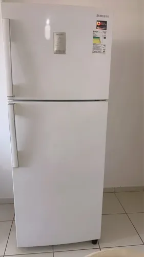 Geladeira seminova que não tá gelando