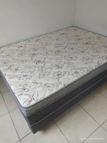 Cama box semi nova