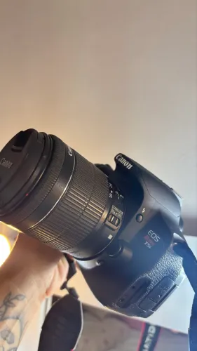Câmera Canon EOS T5i - Usada, em Ótimo Estado!