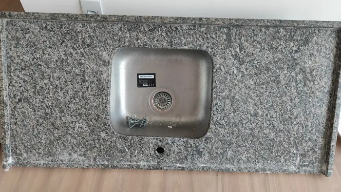 Bancada em Granito com Cuba Inox Nova