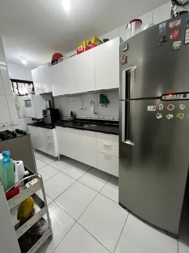 Apartamento Térreo para locação com 3 qts e área reservada.