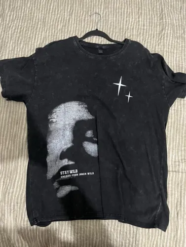 camisa preta oversized estampada g