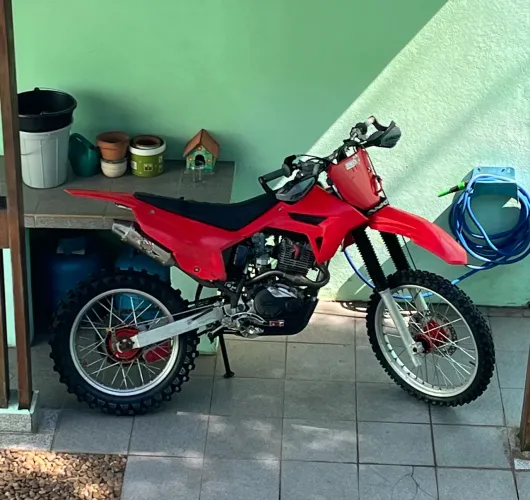 CRF 230F - Moto no meu nome