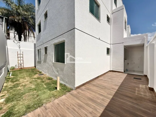 Apartamento com Área Privativa à Venda no bairro Candelária, 2 Quartos, 1 Suíte, 1 Vaga e
