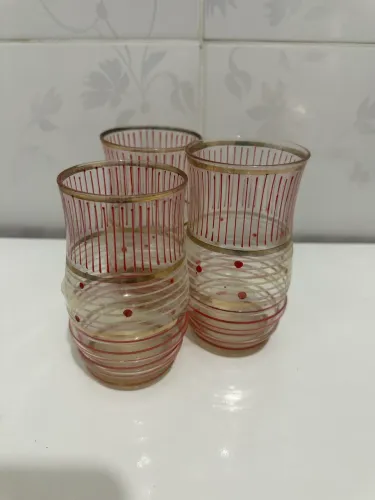 Conjunto com 3 Copos de Vidro Decorados Vintage