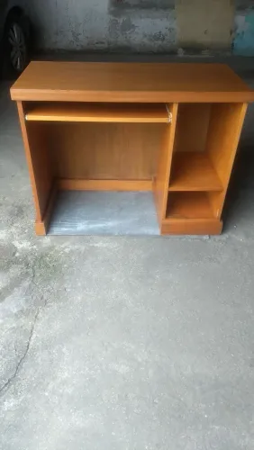 Mesa de computador ou de estudoem madeira