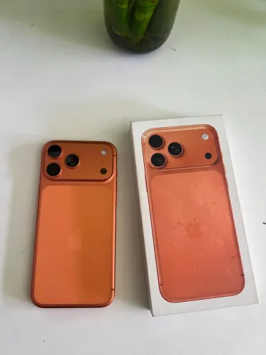 Vendo ou troco iphone 17 pro max 256gb, com volta pra mim.