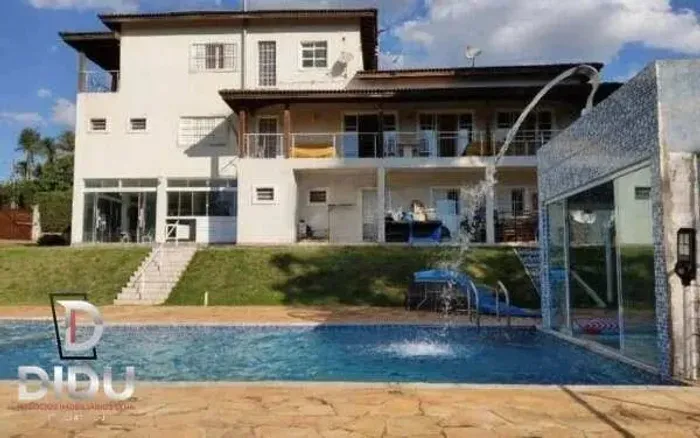 Mansão Exclusiva em Itu | 800m² Construídos em Terreno de 2.500m² | 5 Suítes, Piscina, Spa