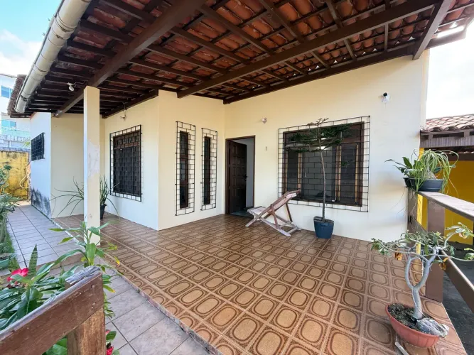 BELÍSSIMA CASA EM ITAPUAN