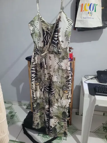 Estou vendendo um macacão novinho