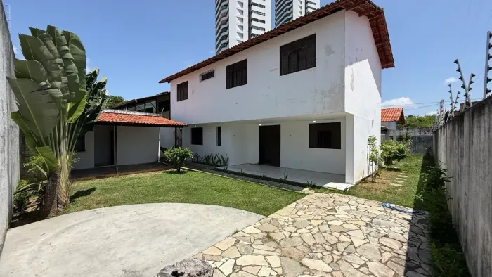 Vendo Casa Ampla com 4 Quartos e 336m² à Venda em Lagoa Nova  Natal/RN