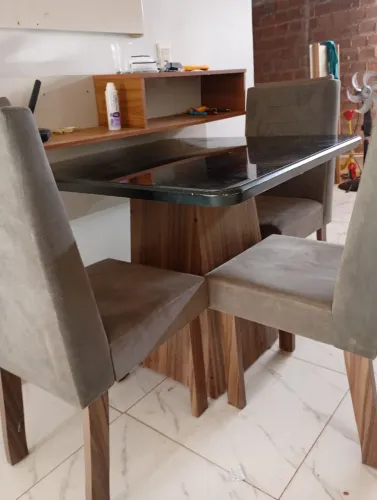 Vende-se mesa 