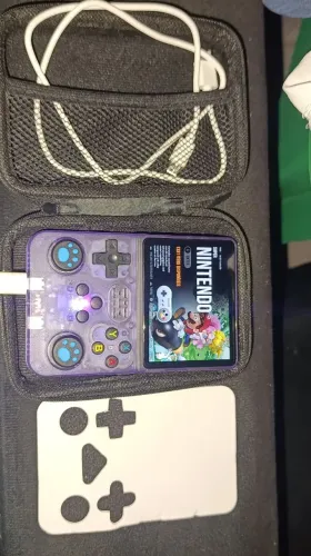 Vendo um R36SS funcionando muito bem, com Ms de 4 mil jogos, junto com cabo de carregador