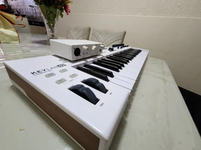 Controlador arturia + placa MINIFUSE 1
