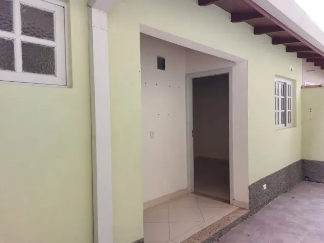 Casa para aluguel possui 60 metros quadrados com 4 quartos em Vila Sofia - São Paulo - SP