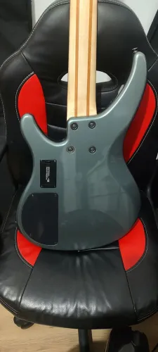 Baixo Yamaha