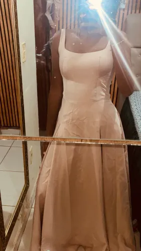 Vestido de festa nude