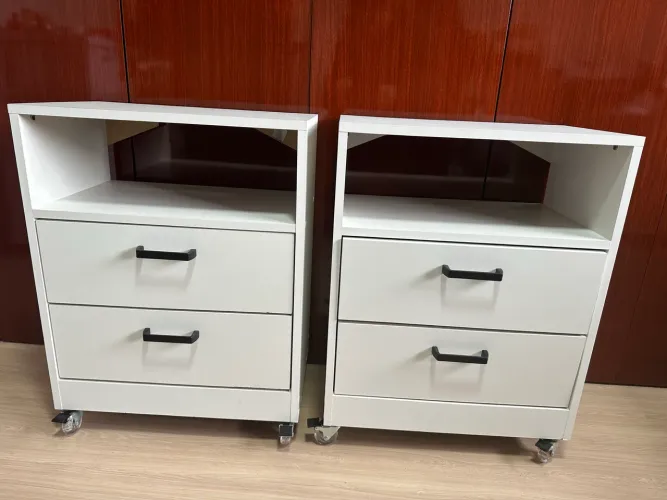 Mesa de Cabeceira 50 CM com Rodinhas