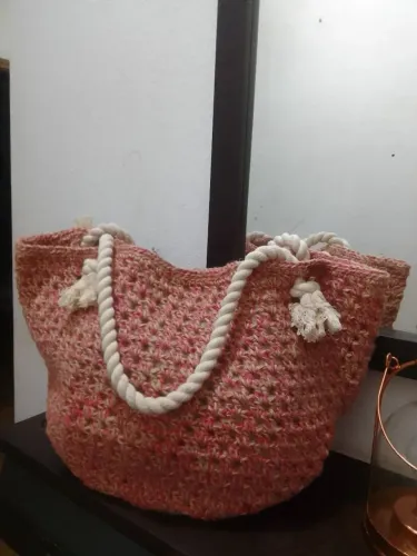 Bolsa de praia em crochê com fio de juta