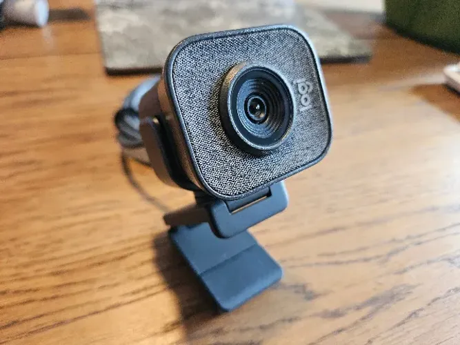 Logitech StreamCam Plus Full HD 1080p 60fps + Suporte